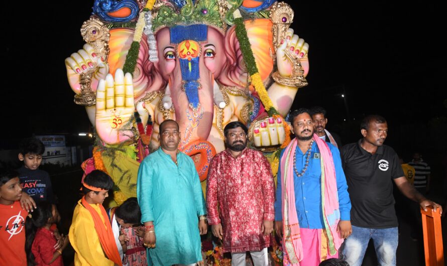 Ganesh: ఆకట్టుకున్న అంజనీపుత్ర ఎస్టేట్ గణనాథుని శోభాయాత్ర